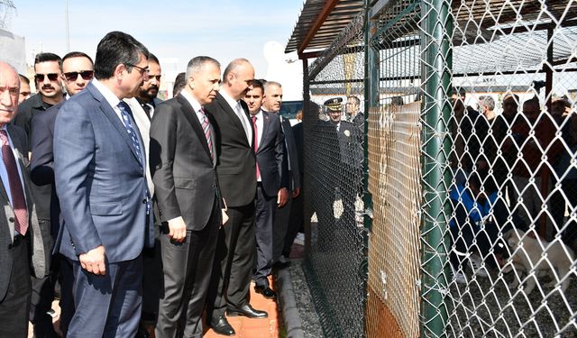 Yerlikaya, Hayvan Bakım ve Rehabilitasyon Merkezinde konuştu