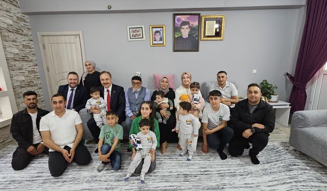 Vali Kızılkaya'dan şehit ailesine bayram ziyareti