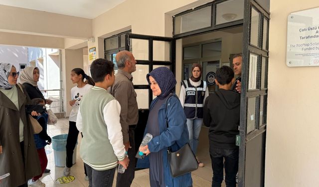 Öğrenciler ter döktü, aileler bahçede bekledi