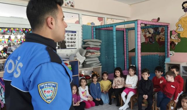 Polis ekiplerinden anaokulu öğrencilerine eğitim