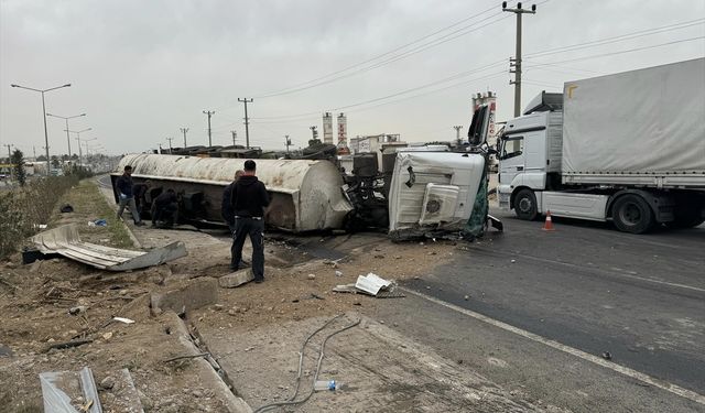 Tanker ile kamyonetin çarpıştığı kazada 4 kişi yaralandı