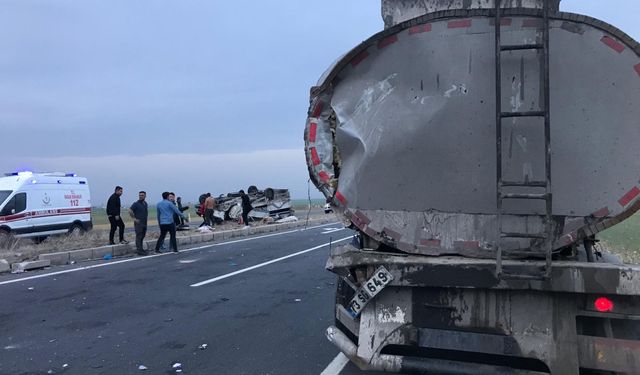 Mardin'de tanker ile kamyonetin çarpışması sonucu bir çocuk öldü, anne ve baba yaralandı