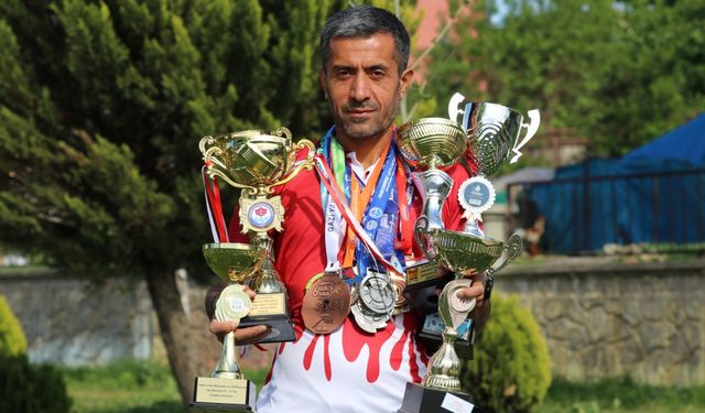 Master atlet 25 yıllık kariyerine 49 madalya sığdırdı