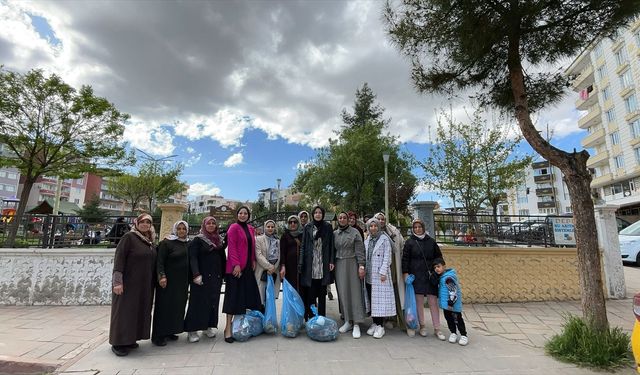AK Parti Kadın Kolları üyelerinden çevre temizliği