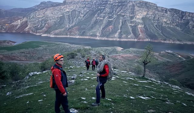 Siirt'te kayalıklarda mahsur kalan çoban kurtarıldı