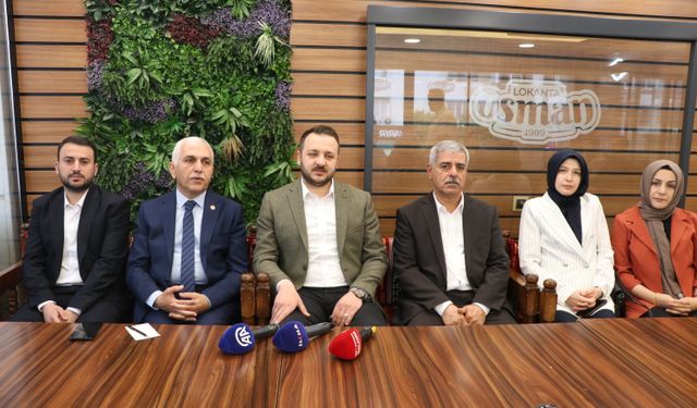 AK Partili Gül, Siirt'te gazetecilerle bir araya geldi