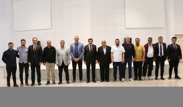 Akman, basın mensuplarıyla bir araya geldi