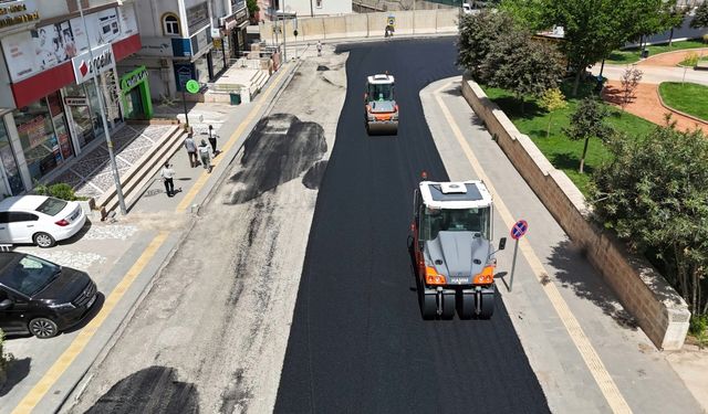 Mardin Büyükşehir Belediyesi asfalt çalışmalarını sürdürüyor