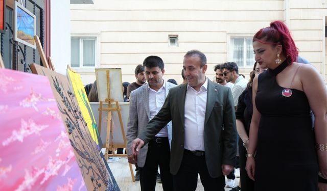 Mardin'de öğrenciler resim sergisi düzenledi