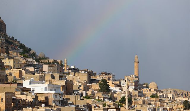 Mardin'de yağışın ardından gökkuşağı oluştu