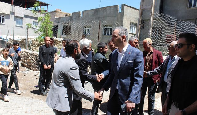 Tükenmez, Eruh'ta köy ziyaretlerinde bulundu