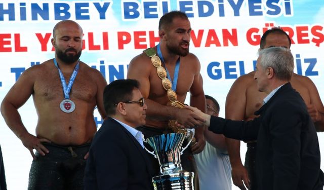 Yağlı Güreş Ligi'nin Şahinbey etabını Aktürk kazandı