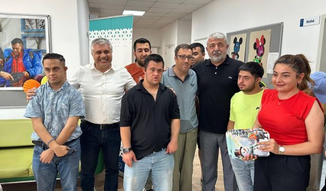 Adıyaman'da özel gereksinimli öğrencilere karne sürprizi