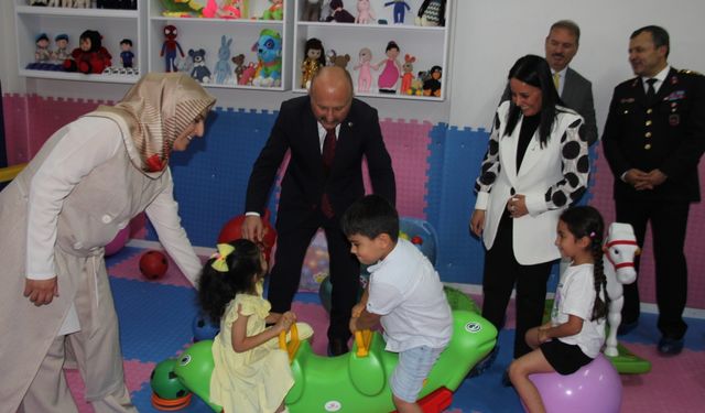 Depremde ölen "Öğretmen ve Kızının Adı Okulda Yaşatılacak"