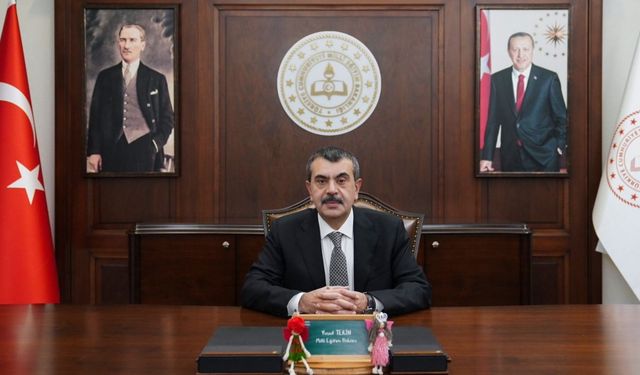 Bakan Tekin: ‘Tatilde Kendinizi keşfedin, kitaplarla dost olun”