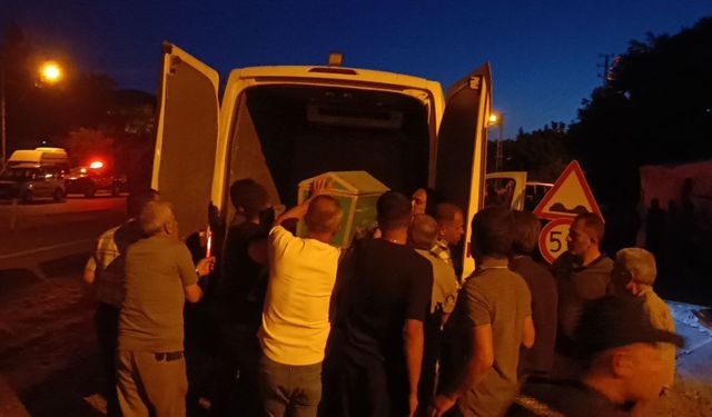 Devrilen otomobilin sürücüsü öldü, eşi ağır yaralandı  - Videolu Haber