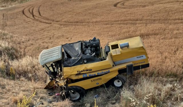 Biçerdöver ile otomobilin çarpıştığı kazada 3 kişi yaralandı