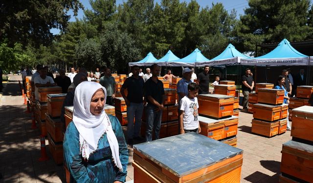 Üreticilere yüzde 75 hibe ile 4 bin arı kovanı dağıtıldı