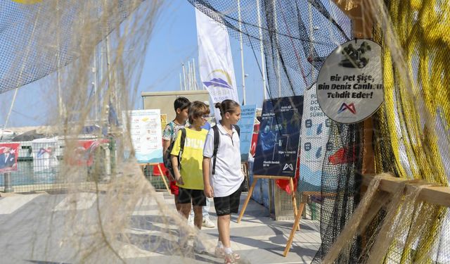 Mersin'de denizden çok sayıda atık çıktı