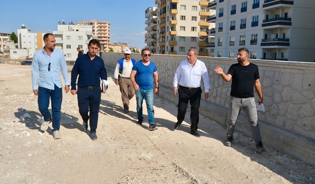 Başkan Şahin, sosyal tesisle ilgili incelemelerde bulundu