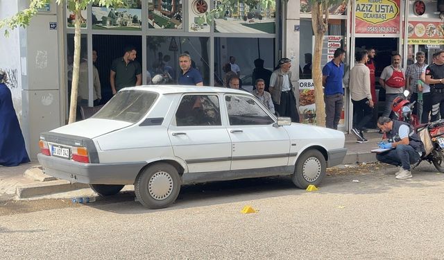 Silahlı ve bıçaklı kavgada 3 kişi yaralandı