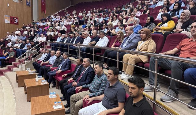Şırnak'ta "Aile bağlarının önemi" konulu panel düzenlendi