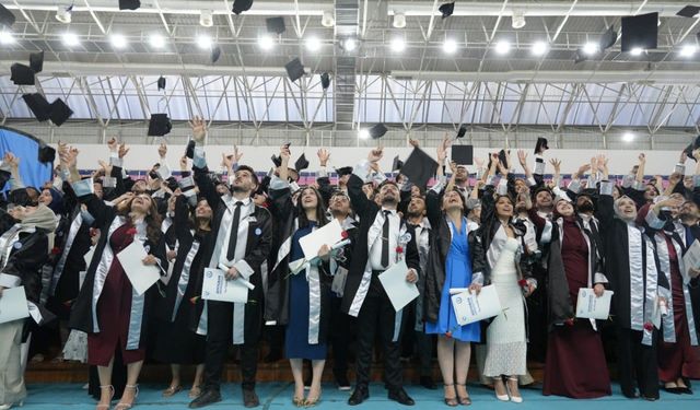 Adıyaman Tıp Fakültesi 7. dönem mezunlarını uğurladı