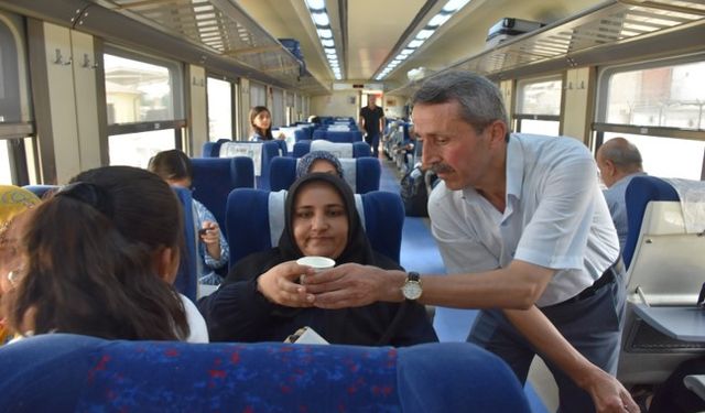 Batman'da Sıcak Günlerde Tren Yolcularına Serin Ayran