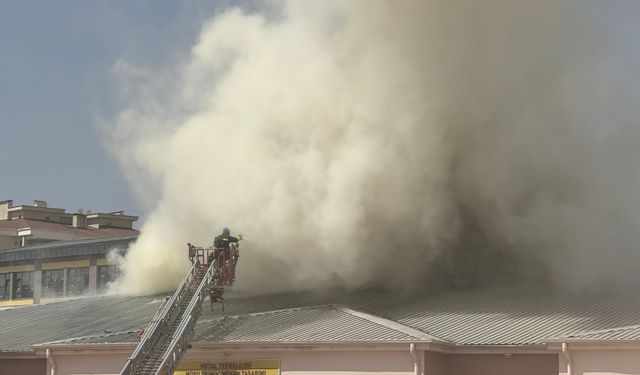 Gaziantep'te lise atölyesinde yangın çıktı
