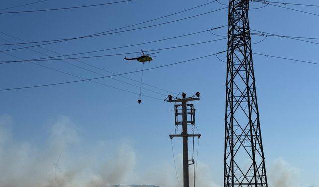 Urla ilçesinde çıkan orman yangınına müdahale ediliyor