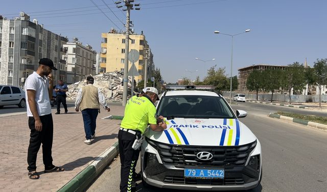 Kilis'te motosiklet ile otomobil çarpıştı: 2 yaralı