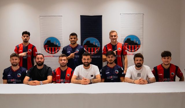 Mardin 1969 Spor, 7 Yeni Futbolcuyla İmzaları Attı