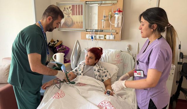 5. kattan düşen genç kadın hayata döndü