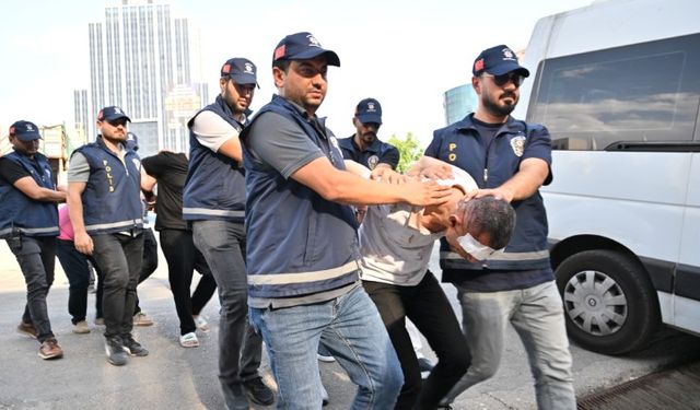 Polis ekibine silahla ateş açan şüpheliler 3 polisi yaraladı