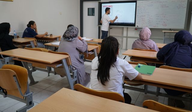 Üniversite sınavına hazırlanan gençlere ücretsiz kurs!