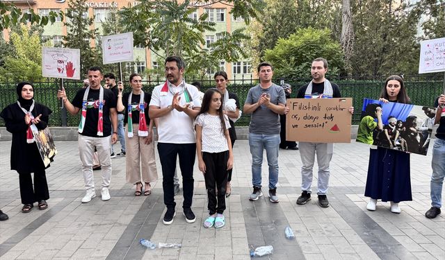 Siirt’te Gazze için protesto ve tiyatro oyunu