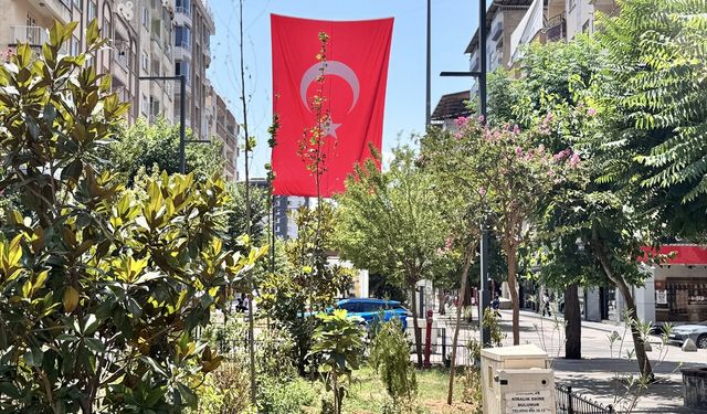 "Terörsüz Türkiye"ye destek için Türk bayrakları asıldı