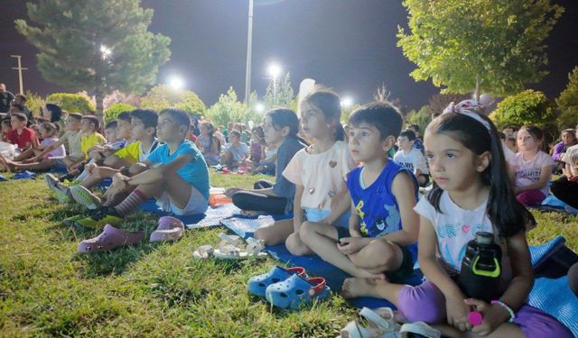 Adıyaman Belediyesi’nden Açık Hava Sinema Gecesi