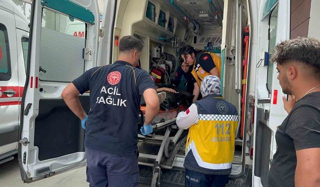 Otomobil ile Motosiklet Çarpıştı: 2 Kişi Yaralandı