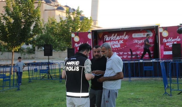 Uyusturucuyla mücadele kapsamında broşür dağıtıldı