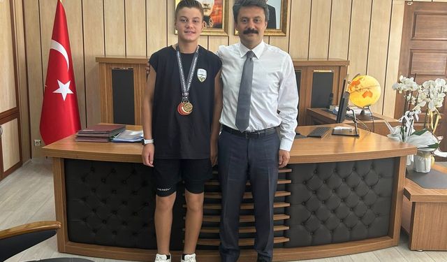 Genç Atlet Ervural Protokol Tarafından Ödüllendirildi