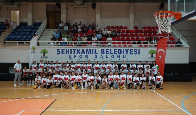 Gaziantep'te 62 genç voleybolcu profesyonelliğe adım attı