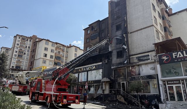 Gaziantep'te yangın çıkan binada 15 kişi dumandan etkilendi