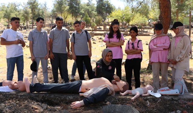 Öğrenciler Yaz Kampında İlk Yardım ve Çadır Eğitimi Aldı