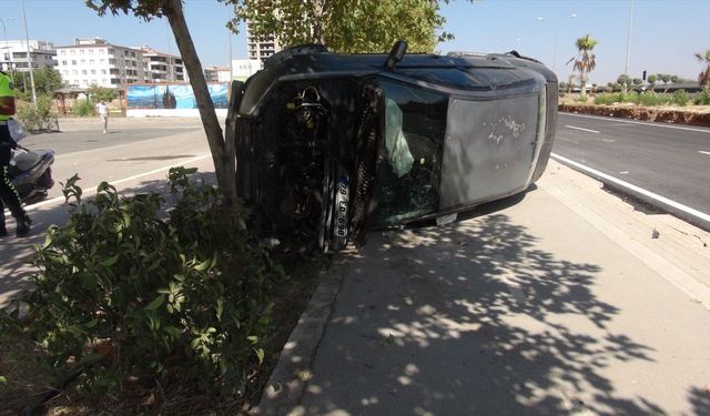 Kilis'te iki otomobilin çarpıştığı kazada 2 kişi yaralandı