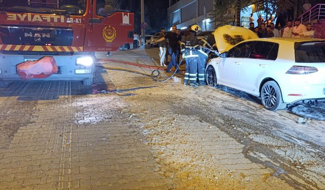 Mardin'de seyir halindeki otomobilde çıkan yangın söndürüldü