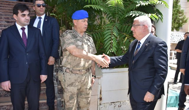 Milli Savunma Bakanı Yaşar Güler, Şırnak'ta şehit ailesini ziyaret etti