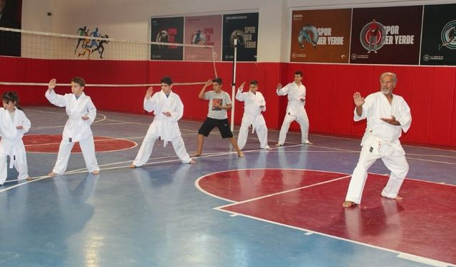 Besnili Gençler Hem Sosyal Etkinlik Hem Spor Yapıyorlar!