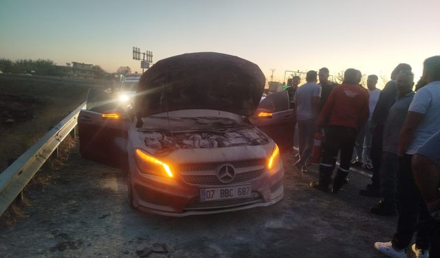 Adıyaman'da Seyir Halindeki Otomobilde Yangın...