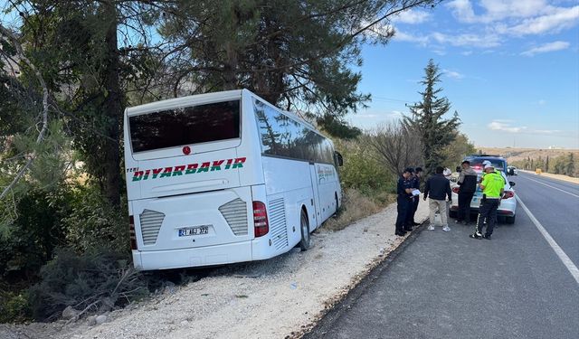 Adıyaman'da yolcu otobüsü ile otomobilin çarpıştı 4 Ölü